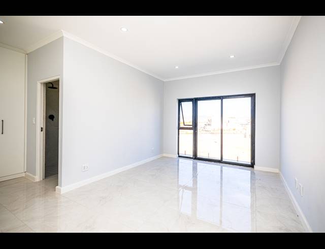 4 BEDROOM FREEHOLD FOR SALE IN SANDOWN